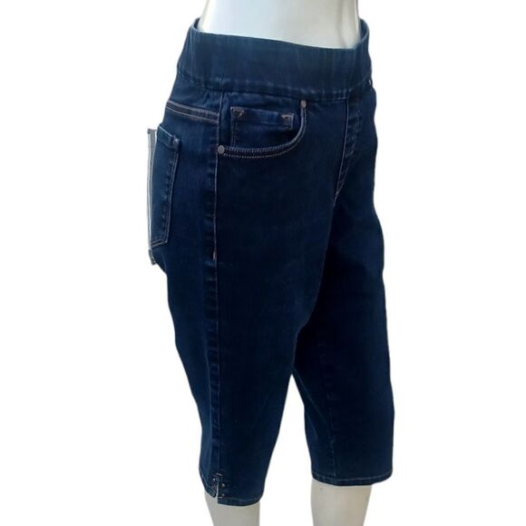679016...Gloria Vanderbilt Pull-On Shorts Jeans Size 6, W28" 16"Inseam 10"Rise - Picture 3 of 5